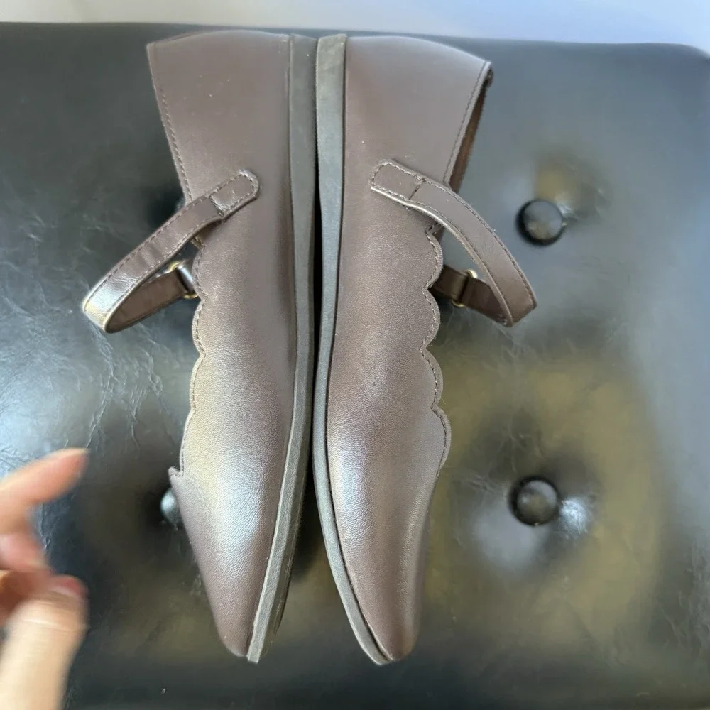 Childrens Place Brown Mary‎ Jane Scalloped Shoes Size 4 Light Weight. Used